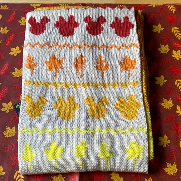 🍁🍂🍁 LOUNGEFLY DISNEY FALL MICKEY AND MINNIE MOUSE FAIR ISLE SCARF 🍁🍂🍁NWT - Picture 14 of 16